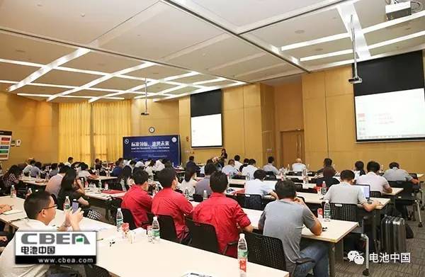 充电机充电动力电池产品走向海外，充电标准障碍有望解决