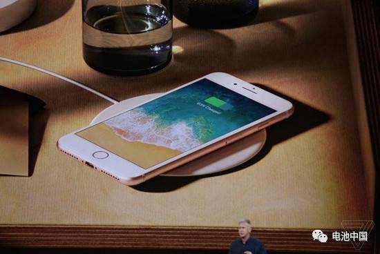 iPhone8、iPhone8Plus和为十周年献礼的iPhoneX的无线充电。 iPhone8、iPhone8Plus和为十周年献礼的iPhoneX的无线充电。