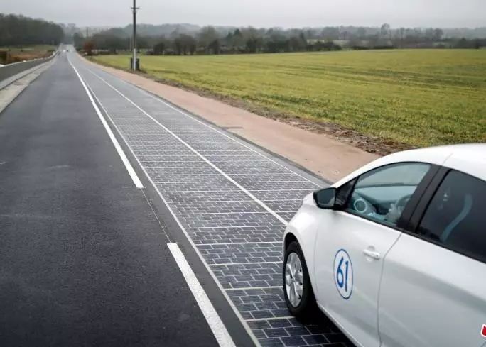 中国建的这条世界上承重最大的太阳能路途能否完成电动轿车边跑边充电的需求呢？