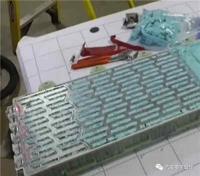 蒙罗联合公司拆解Model 3 大功率充电机充电蓄电池 蒙罗联合公司拆解Model 3 大功率充电机充电蓄电池