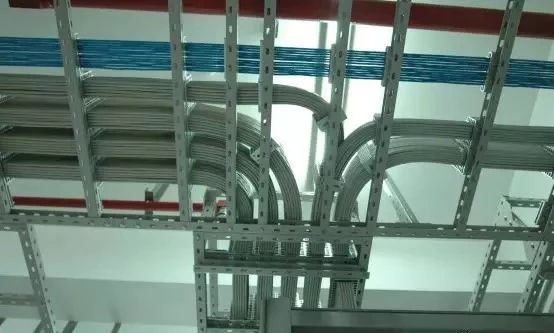 充电机充电氢燃料蓄电池发展路径前瞻:过“三关”之前别喊什么商业化 充电机充电氢燃料蓄电池发展路径前瞻:过“三关”之前别喊什么商业化